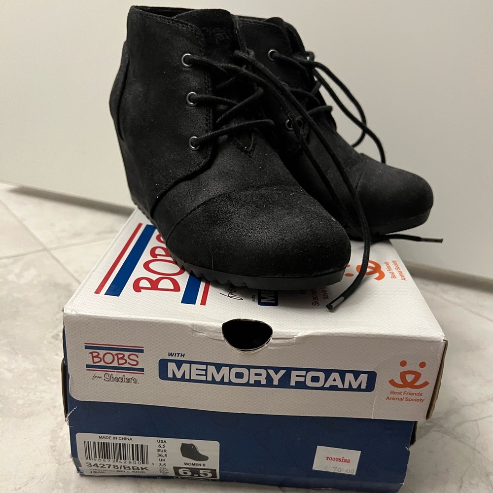 Skechers Women’s 6.5 Black Suede Lace Up Wedge Boots Casual Ankle Booties